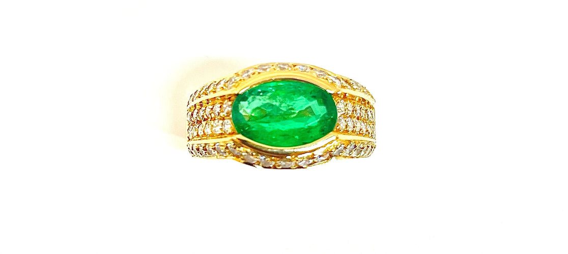 Bague Bague or jaune émeraude ovale et diamants 58 Facettes