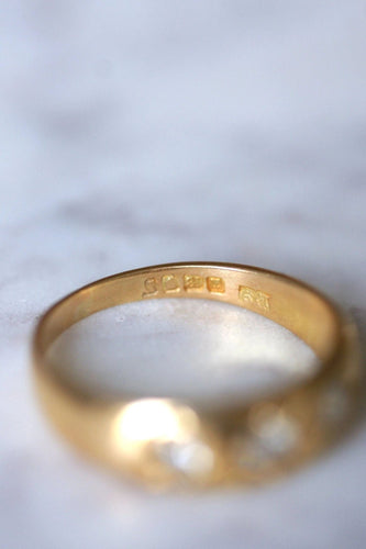 Bague jonc victorienne en or jaune 18Kt et trois diamants 58 Facettes