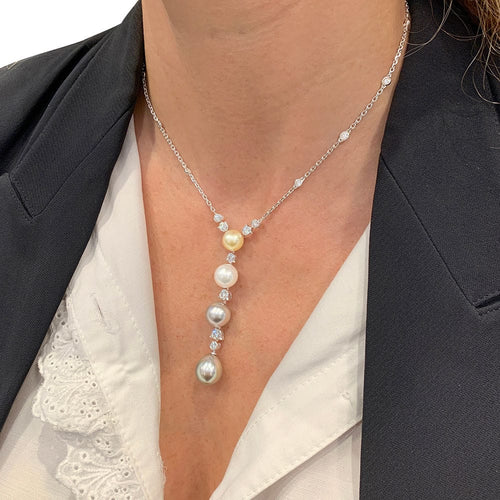 Collier Collier Cartier, "Agnès", or blanc, diamants, perles de culture. 58 Facettes 31183