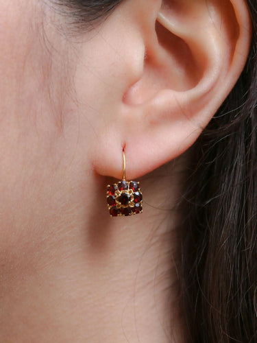 Boucles d'oreilles Boucles d'oreilles dormeuses Or jaune Grenats 58 Facettes J266