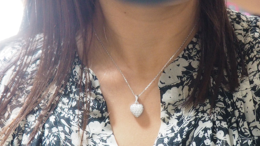 Collier Collier Cartier pendentif cœur, or blanc et diamants 58 Facettes 13807