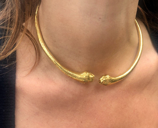 Collier Collier torque de la maison Zolotas en or jaune martelé 58 Facettes