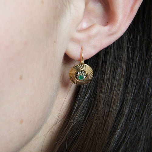 Boucles d'oreilles Dormeuses en or jaune et émeraudes 58 Facettes 19-628A