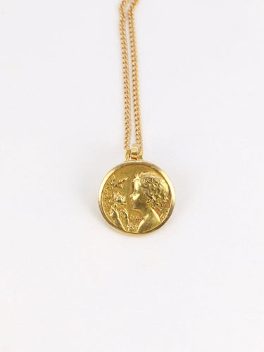 Pendentif Médaille ancienne en or figurant la fillette à la rose 58 Facettes 801