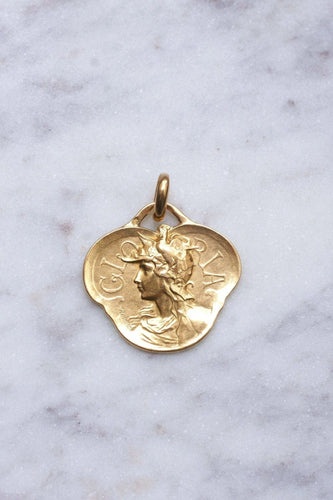 Pendentif Médaille Art Nouveau Gloria par F. Rasumny sur or 58 Facettes