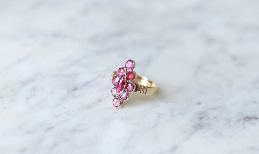 Bague Bague marquise or rose et grenats de Perpignan 58 Facettes