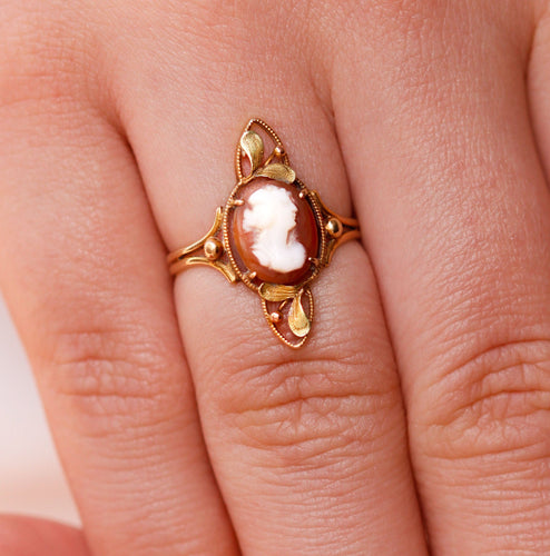 Bague Bague en or rose et camée 58 Facettes 20110