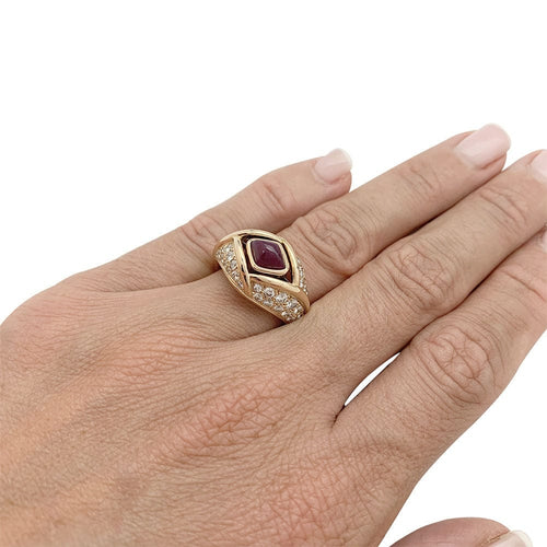 Bague 54 Bague Cartier en or jaune, diamants et rubis. 58 Facettes 31807