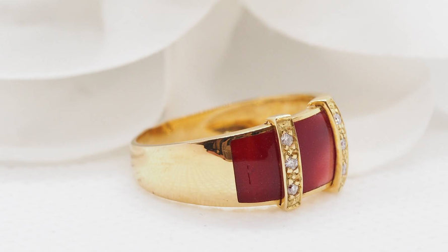 Bague Bague Clozeau or jaune, diamants et résine rouge 58 Facettes