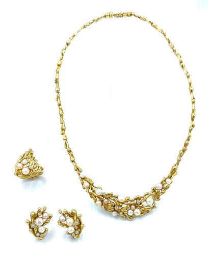 Bague GILBERT ALBERT. Bague or jaune, perles et diamants 58 Facettes