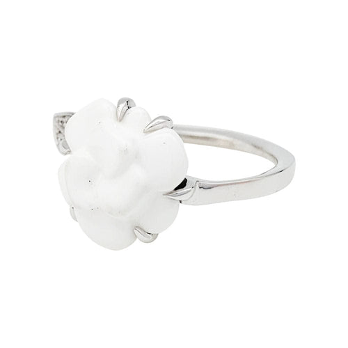 Bague 50 Bague Chanel "Camélia" en or blanc, agate blanche et diamants. 58 Facettes 30917
