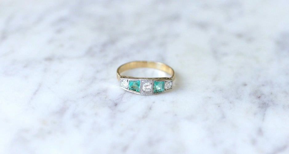 Bague Bague jarretière diamants et émeraudes 58 Facettes