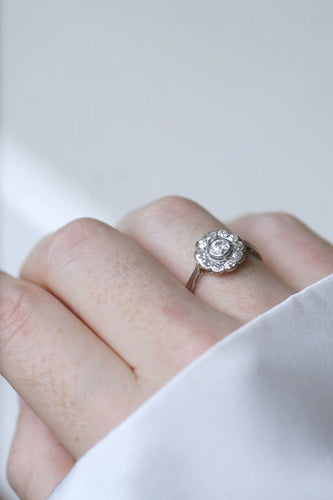 Bague marguerite platine et diamants 58 Facettes