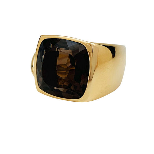 Bague 49 Bague chevalière Chaumet, "Lien", or jaune, quartz fumé. 58 Facettes 30844