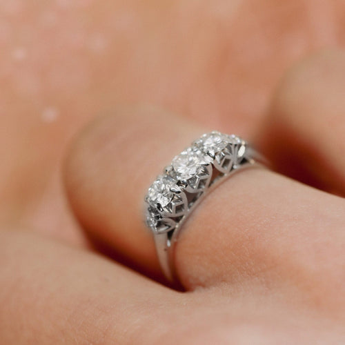 Bague Bague en or blanc et diamants 58 Facettes 16623