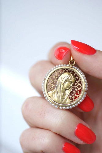 Pendentif Médaille ancienne Vierge Marie or et perles fines 58 Facettes