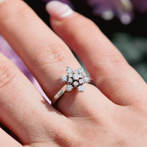 Bague Bague en or blanc et diamants 58 Facettes 16981