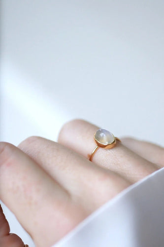 Bague Bague ancienne pierre de lune sur or jaune 58 Facettes
