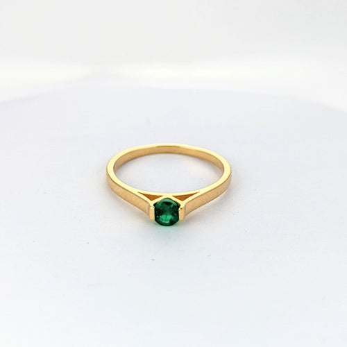 Bague Bague en or jaune et Emeraude 58 Facettes 21153