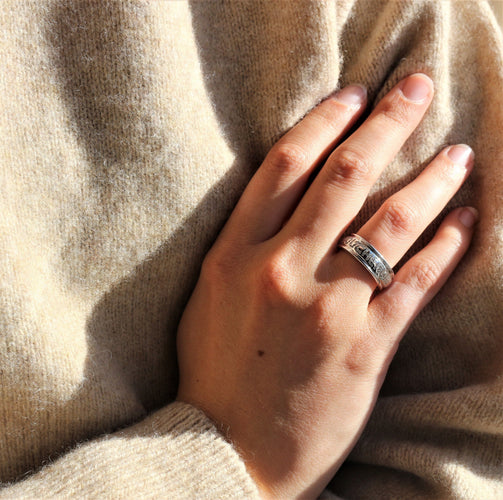 Bague 55 Bague jonc BOUCHERON or blanc et brillants 58 Facettes 411