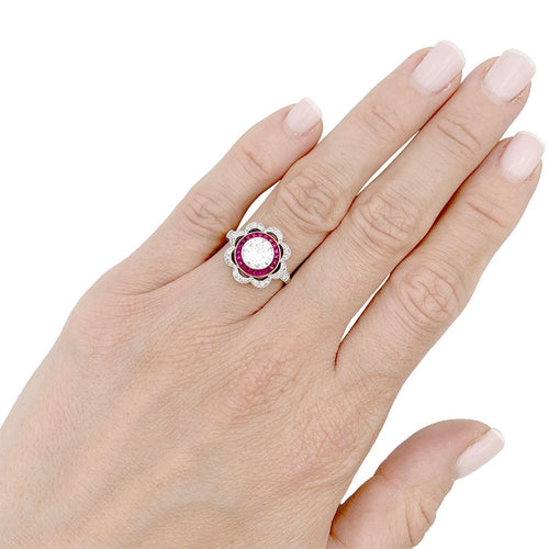 Bague 52 Bague ancienne "fleur" diamants et rubis calibés. 58 Facettes 32775