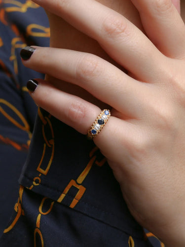 Bague Bague jarretière ancienne diamants saphirs 58 Facettes J7