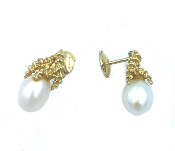 Boucles d'oreilles GILBERT ALBERT. Boucles d’oreilles or jaune et perles 58 Facettes