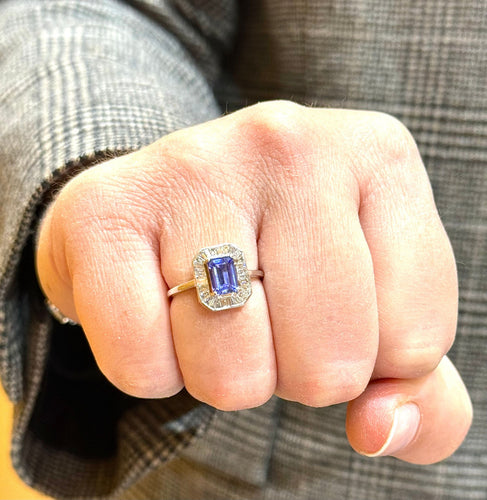Bague 55 Bague en or blanc 18 carats , tanzanite et diamants baguettes 58 Facettes