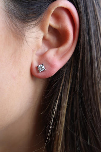 Boucles d'oreilles Boucles d'oreilles Puces Or blanc Diamant 58 Facettes 1931148CN