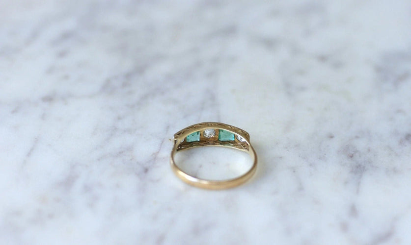 Bague Bague jarretière diamants et émeraudes 58 Facettes