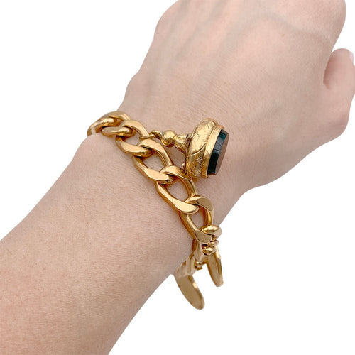 Bracelet Bracelet breloques pièces de monnaie et sceau. 58 Facettes 32210
