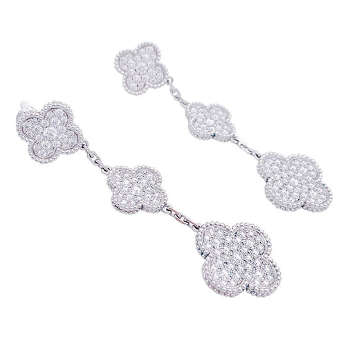 Boucles d'oreilles Boucles d'oreilles Van Cleef & Arpels "Magic Alhambra" or blanc, diamants. 58 Facettes 33549