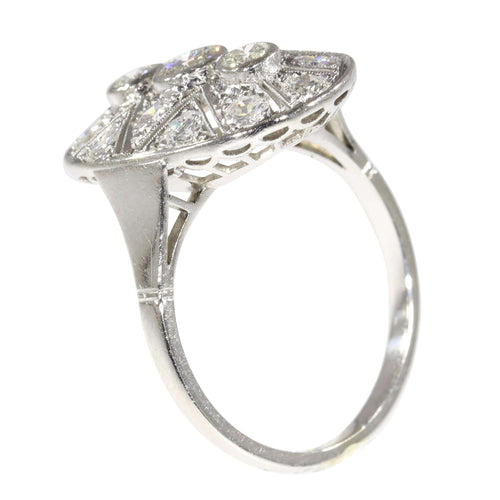 Bague 58 Romance éternelle : bague Art Déco en platine et diamants des années 1950 58 Facettes 24002-0085