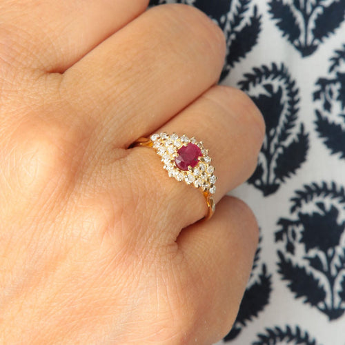 Bague 58 Bague or jaune, rubis et diamants 58 Facettes