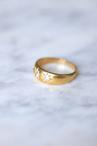 Bague jonc victorienne en or jaune 18Kt et trois diamants 58 Facettes
