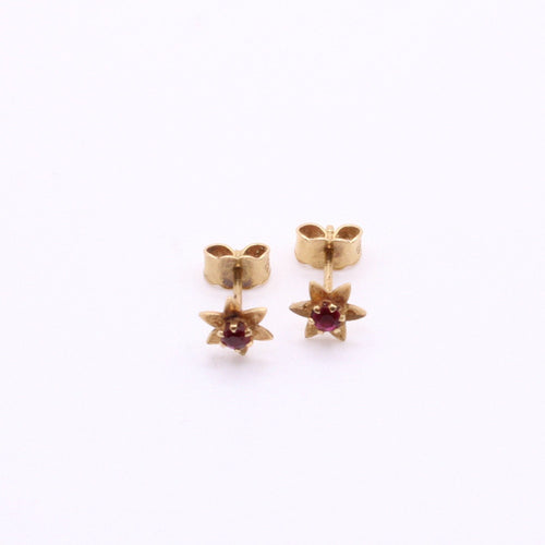 Boucles d'oreilles Boucles d’oreilles étoile Or jaune Rubis 58 Facettes
