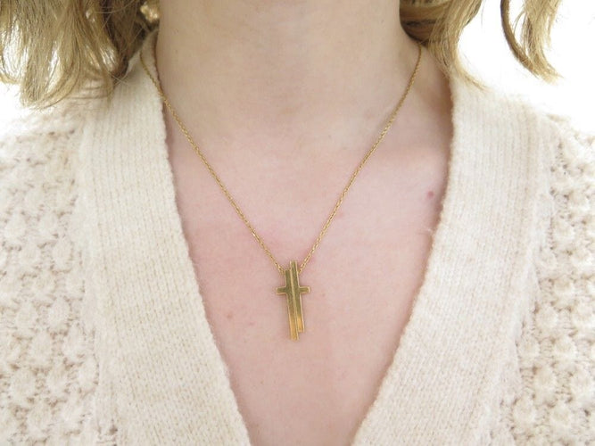 Collier collier GUCCI croix fendue 39 a 47 cm en or jaune 18k 58 Facettes 248967