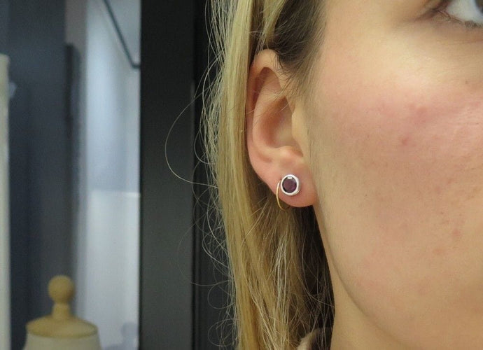 Boucles d'oreilles boucles d'oreilles POIRAY puces lolita rhodolite or 18k 58 Facettes 255879