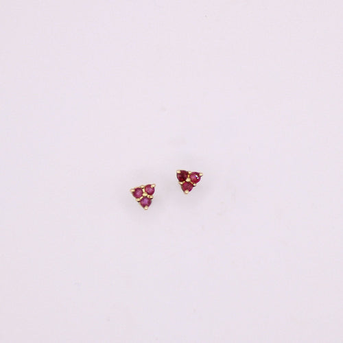 Boucles d'oreilles Boucle d’oreille clous en or jaune et trilogie rubis 58 Facettes