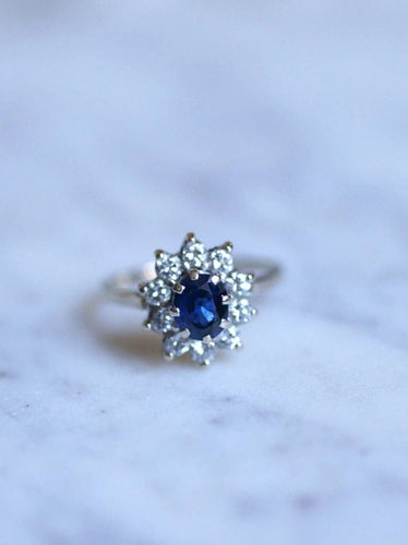 Bague de fiançailles saphir entourage diamants sur or blanc 58 Facettes