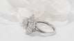 Bague Bague double entourage en or blanc et diamants 58 Facettes 31496