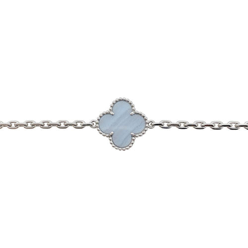 Collier Sautoir Van Cleef & Arpels, "Magic Alhambra", en or blanc, calcédoine et nacre. 58 Facettes 31454