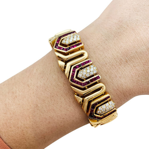Bracelet Bracelet Boucheron en or jaune, rubis et diamants. 58 Facettes 31013