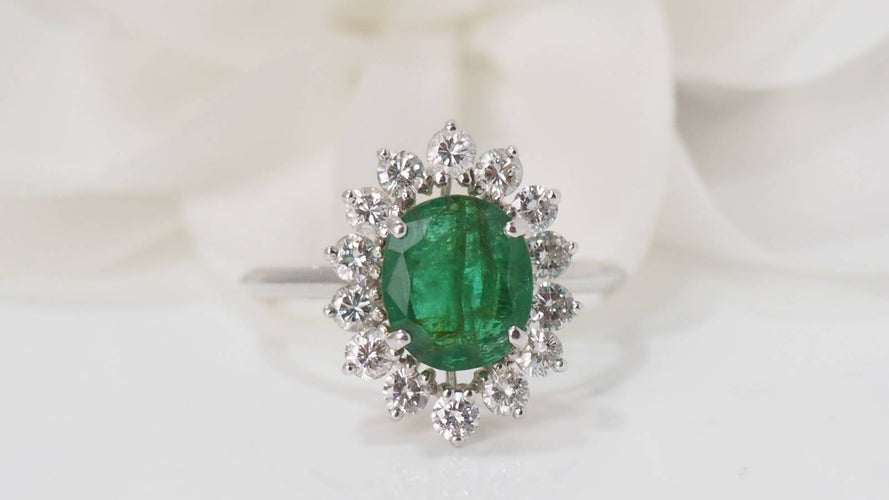 Bague 58.5 Bague marguerite en or blanc; Emeraude et diamants 58 Facettes 31956