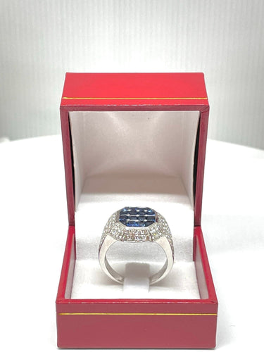 Bague Chevalière or blanc saphirs calibrés et diamants 58 Facettes
