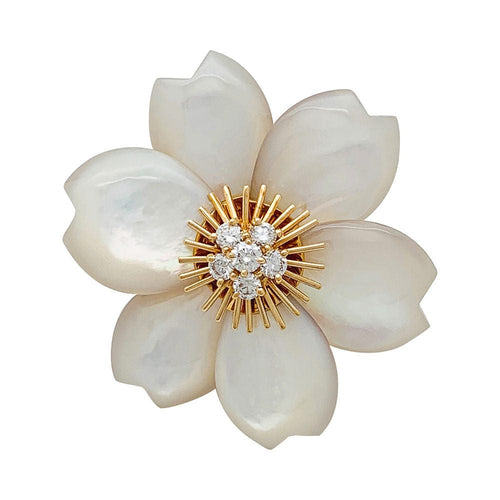 Broche Broche Van Cleef & Arpels " Rose de Noël" en or jaune, diamants et nacre. 58 Facettes 31835