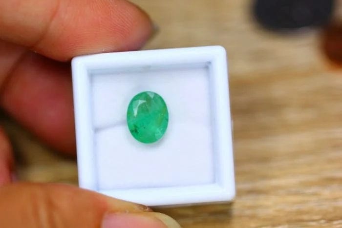 Gemstone Emeraude non traitée 2,59cts 58 Facettes 318