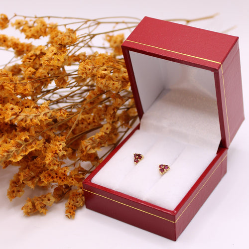 Boucles d'oreilles Boucle d’oreille clous en or jaune et trilogie rubis 58 Facettes