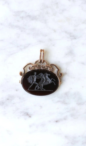 Pendentif Pendentif intaille pivotante en sardoine 58 Facettes
