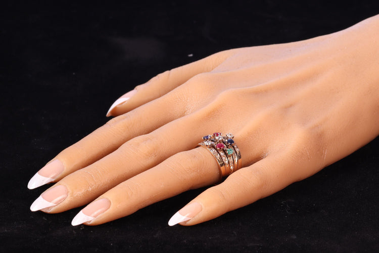 Bague 59 Une bague victorienne en pierres précieuses vieille de 140 ans - saphirs, rubis, émeraudes 58 Facettes 23360-0334